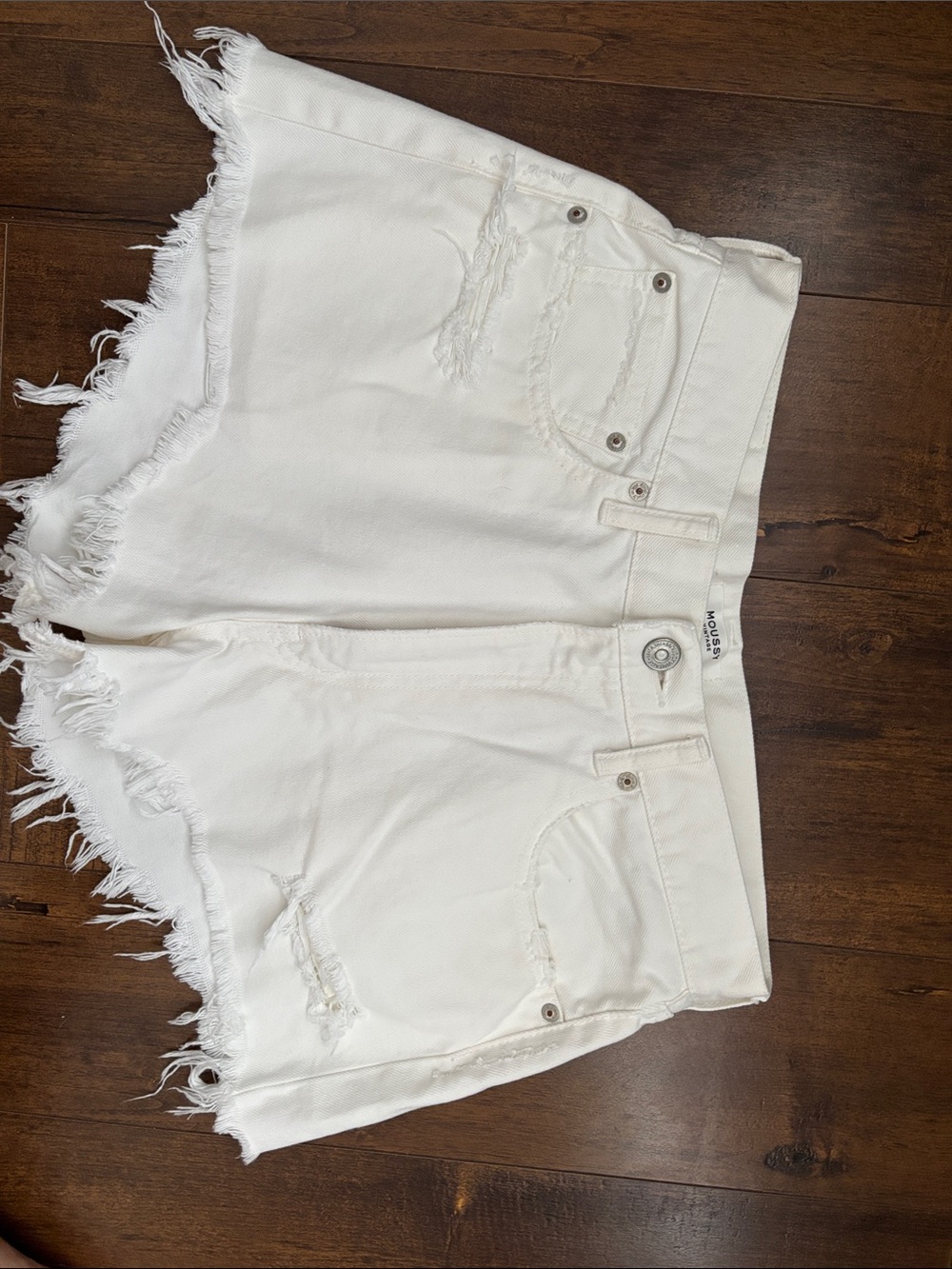 Moussy White Distressed Frayed-Hem Denim Shorts